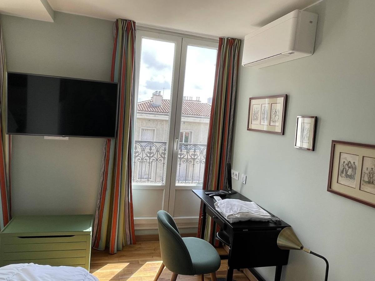 Appartement Mignon Calme Douillet Ascenseur Clim Etage Eleve Proche Parking Et Toutes Commodites Au Coeur Du Toulon Historique Dış mekan fotoğraf