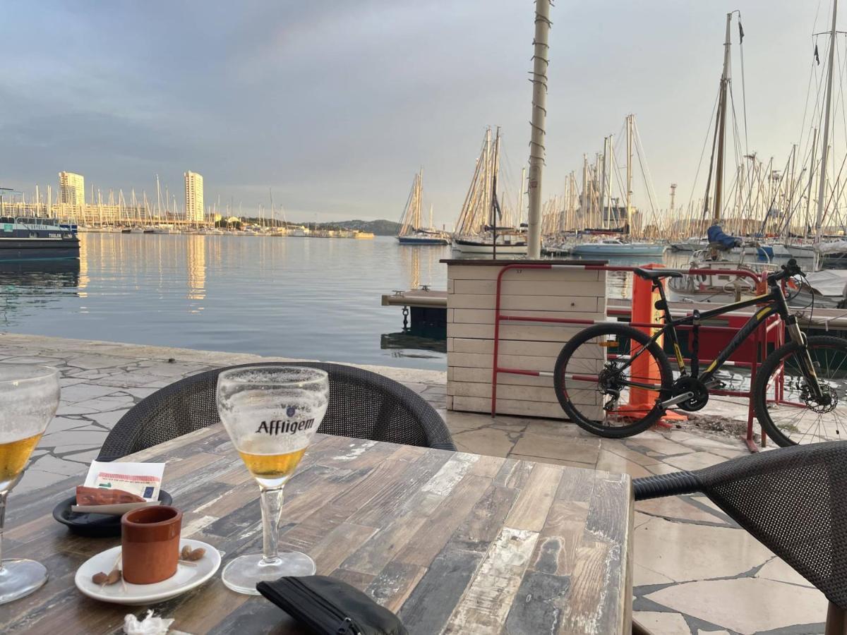 Appartement Mignon Calme Douillet Ascenseur Clim Etage Eleve Proche Parking Et Toutes Commodites Au Coeur Du Toulon Historique Dış mekan fotoğraf