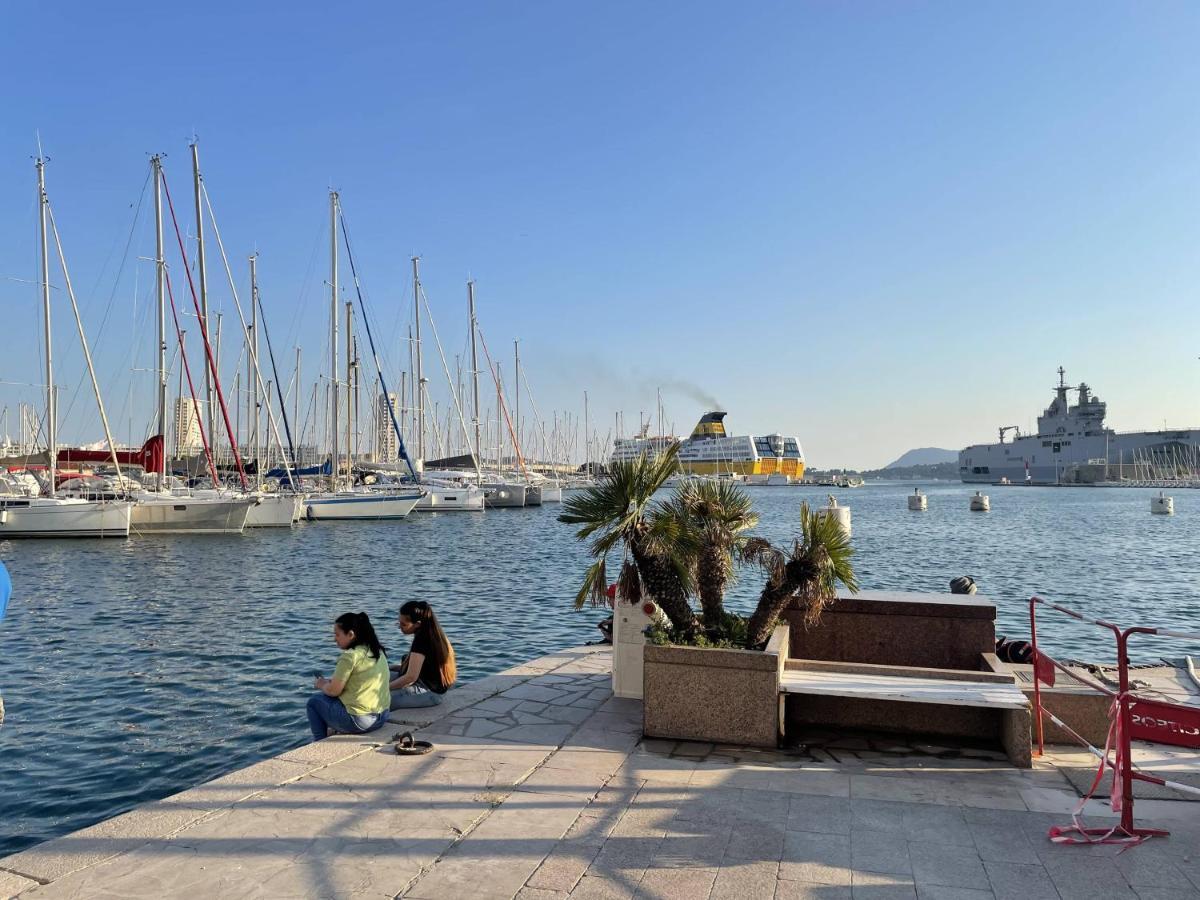 Appartement Mignon Calme Douillet Ascenseur Clim Etage Eleve Proche Parking Et Toutes Commodites Au Coeur Du Toulon Historique Dış mekan fotoğraf