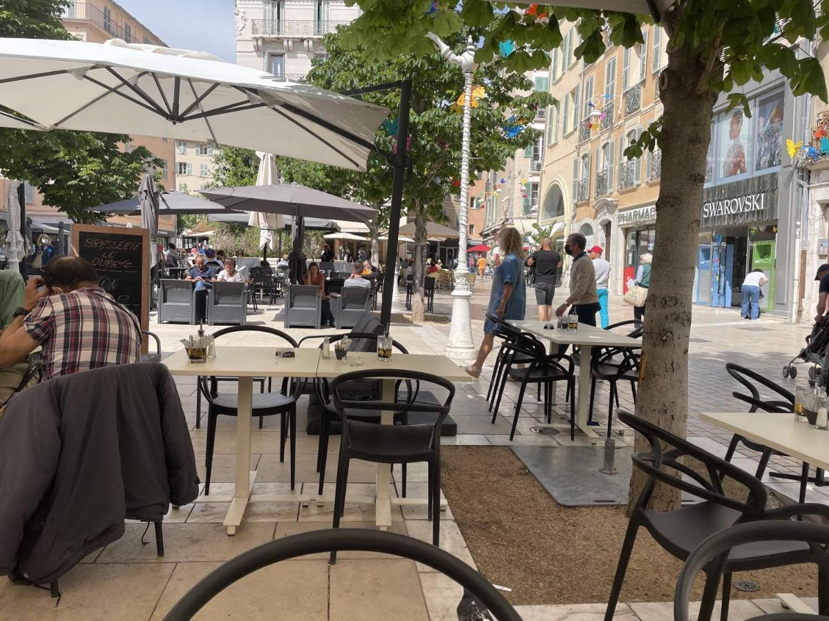 Appartement Mignon Calme Douillet Ascenseur Clim Etage Eleve Proche Parking Et Toutes Commodites Au Coeur Du Toulon Historique Dış mekan fotoğraf