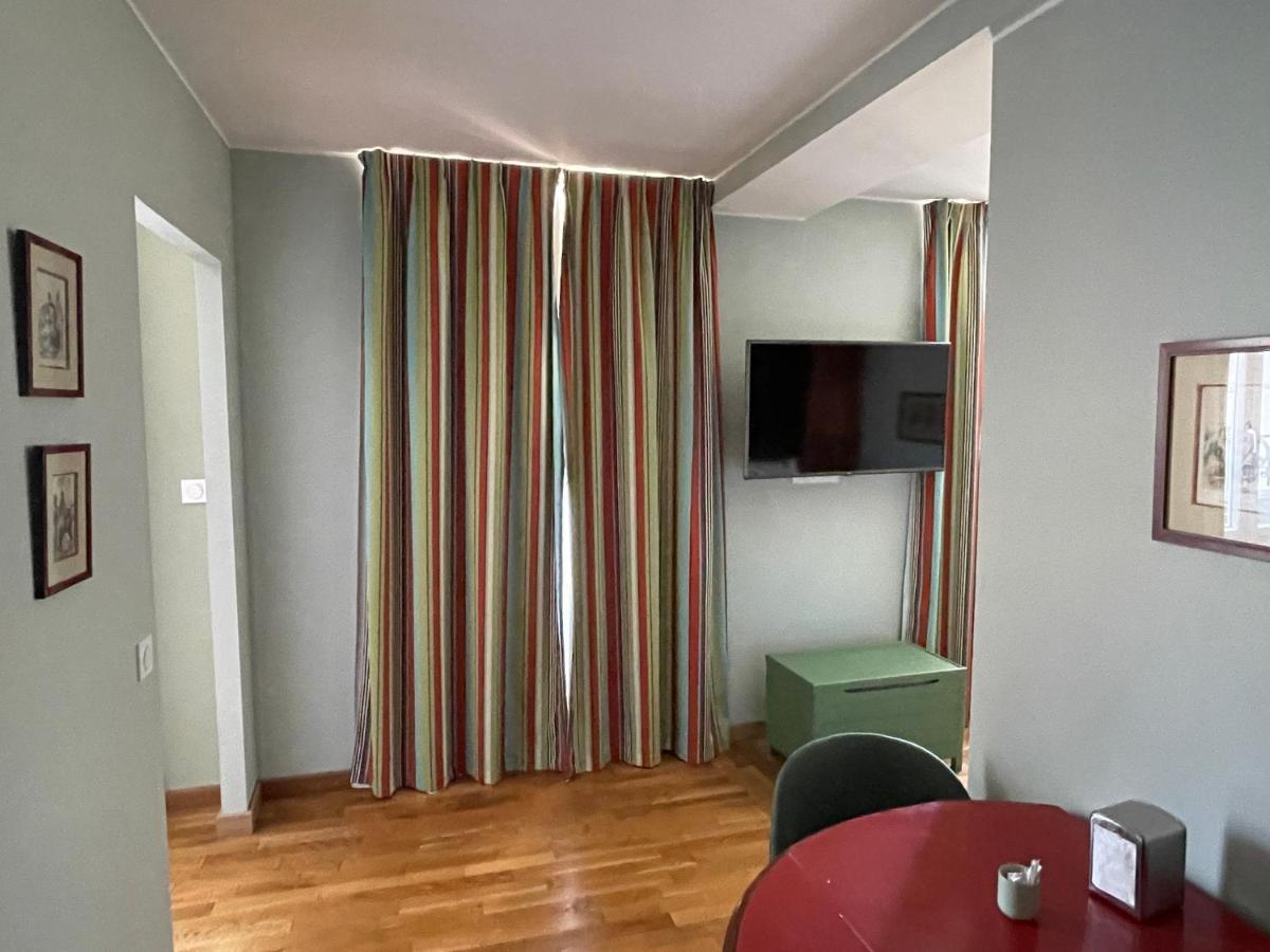 Appartement Mignon Calme Douillet Ascenseur Clim Etage Eleve Proche Parking Et Toutes Commodites Au Coeur Du Toulon Historique Dış mekan fotoğraf