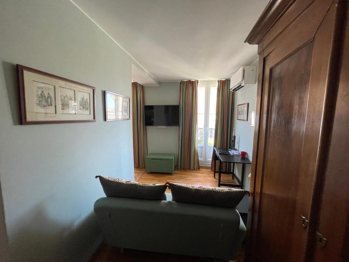 Appartement Mignon Calme Douillet Ascenseur Clim Etage Eleve Proche Parking Et Toutes Commodites Au Coeur Du Toulon Historique Dış mekan fotoğraf
